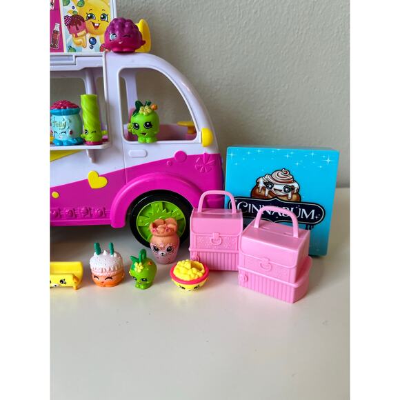 Shopkins Scoops Ice Cream Truck with Season 1 Shopkins - Picture 4 of 8